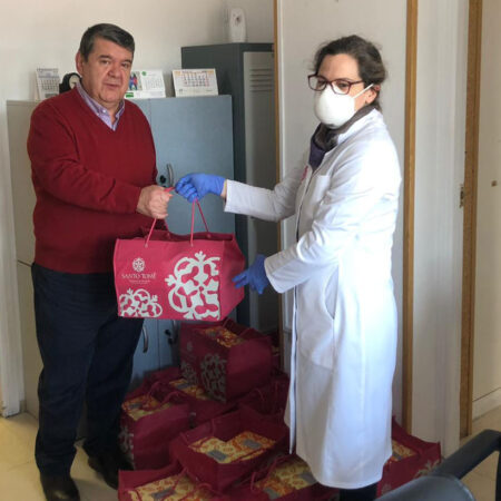 Santo Tomé lleva dulces para el personal sanitario